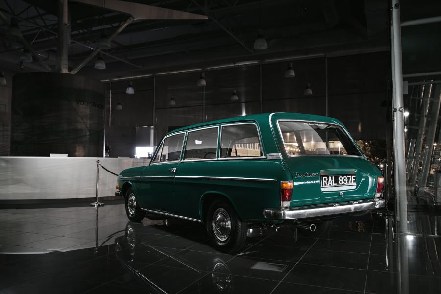  Audi 80 Variant (F103) 1966 года  (UK) (фото 7 из 15)